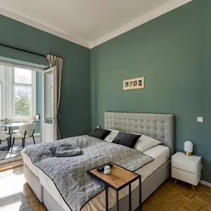 https://jomi-stays-brandenburgische-strasse-16-wohnen-beim.find-berlin-hotels.com